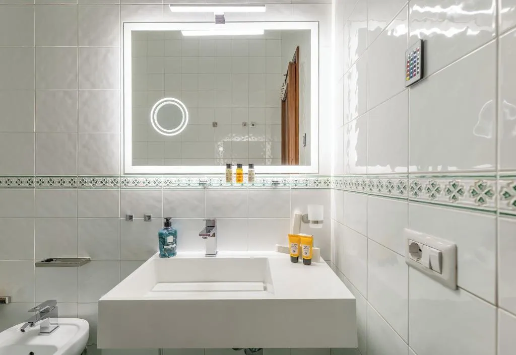 Room, Napolicentro Mare, Naples