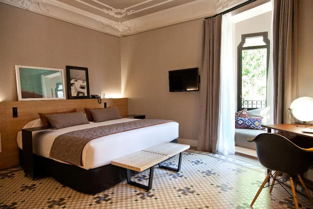 JUNIOR SUITE KING SIZE BED Room, Alexandra Barcelona, Curio Collection by Hilton, Barcelona