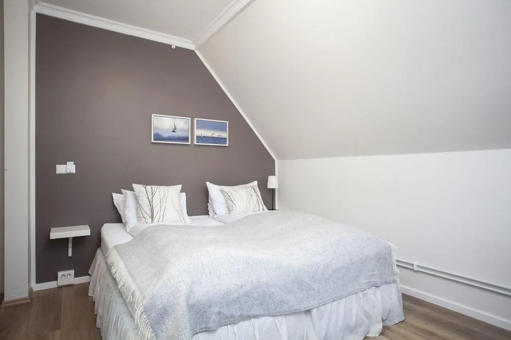 Room, Hilda, Reykjavik