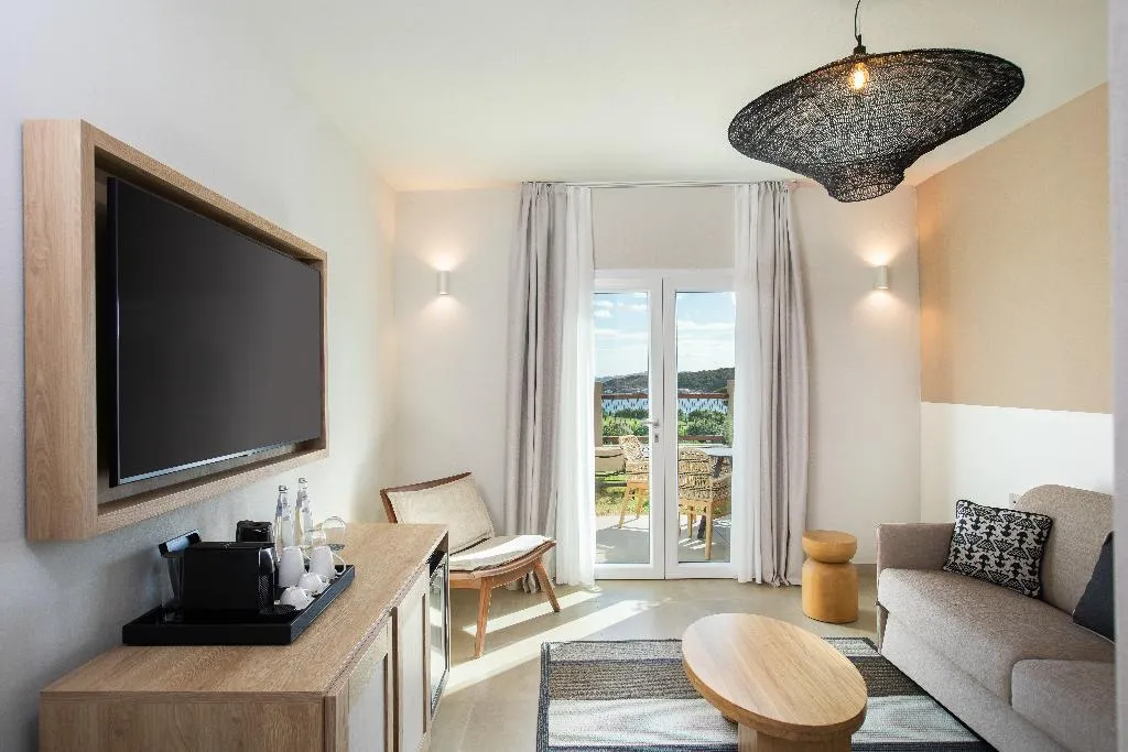 JUNIOR SUITE SEA VIEW CAPACITY 4 Room, Mangia’s Sardinia Resort, Olbia