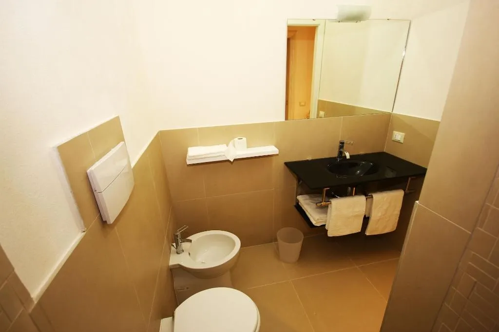 Room, Khalisah, Palermo