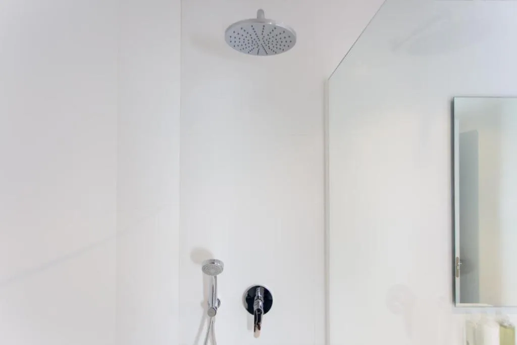 APARTMENT SUPERIOR WITH BALCONY Room, Apartamentos Wallace Valencia, Valencia