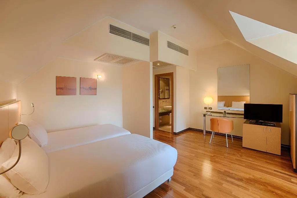 DOUBLE SUPERIOR Room, NH Milano 2, Milan