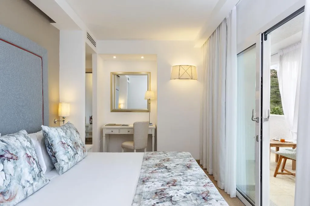 SUITE POOL VIEW Room, Grand Hotel Cannigione 5*L, Olbia