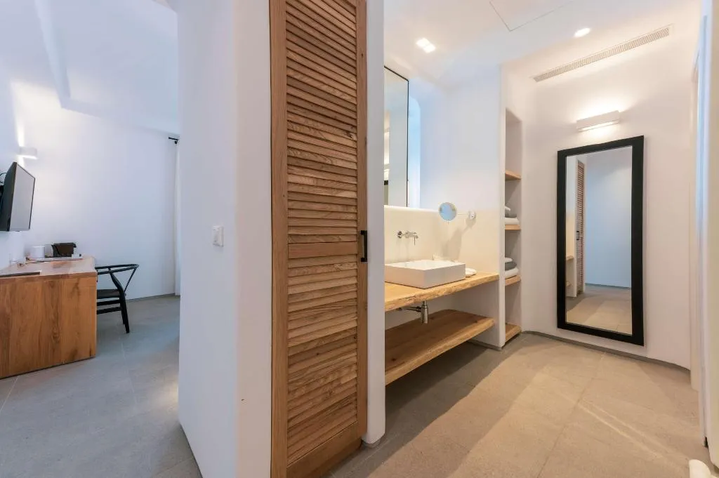 SUITE DELUXE WITH PRIVATE POOL Room, Radisson Blu Euphoria Resort, Mykonos