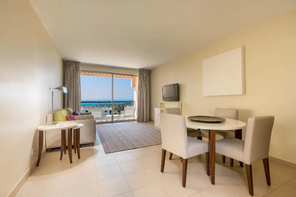 SUITE SEA VIEW CAPACITY 4 Room, NAU Sao Rafael Suites, Algarve