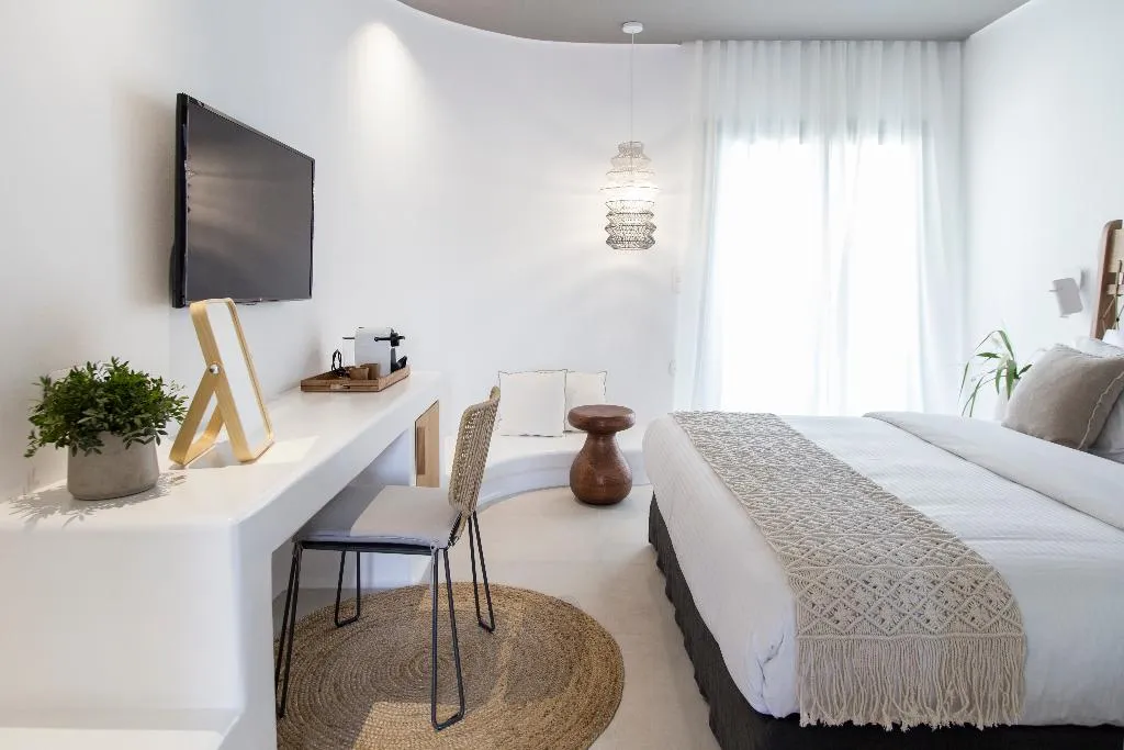 SUITE TWO BEDROOMS WITH PRIVATE POOL Room, Adorno Suites Mykonos, Mykonos