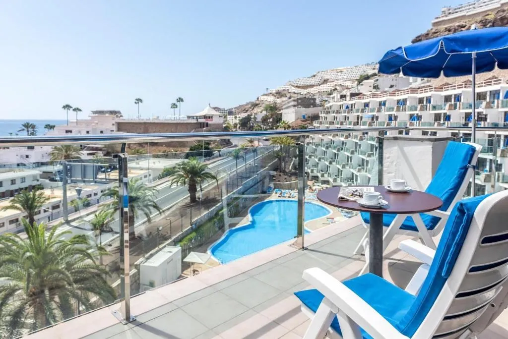 Room, Revoli, Gran Canaria