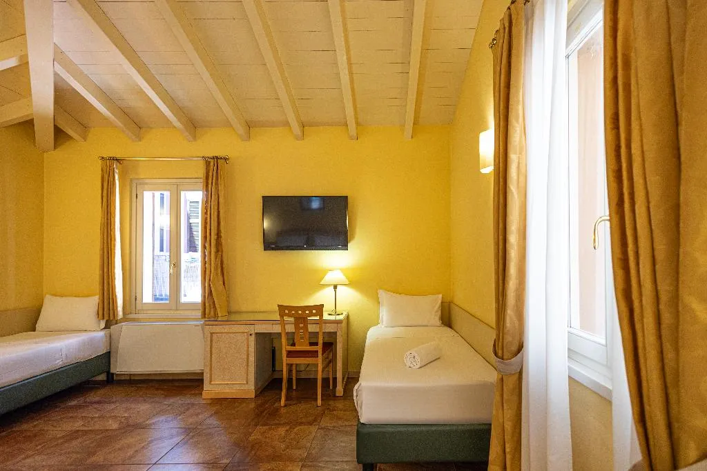 QUADRUPLE CLASSIC Room, LVG Hotel Collection - Belvedere San Gottardo, Milan