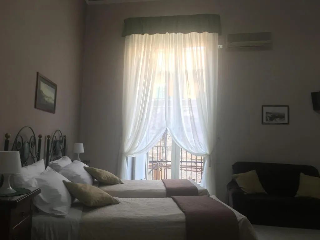 Room, Soggiorno Paradiso Due, Naples