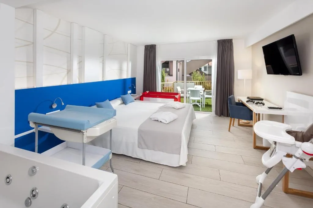 SUITE CAPACITY 3 Room, Playaolid Suites and Apartments, Tenerife