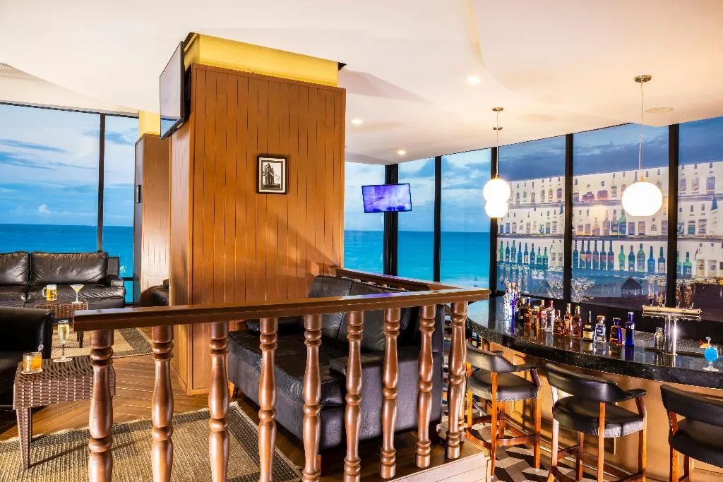 Bar, Crown Paradise Club Cancun All Inclusive, Cancun Area