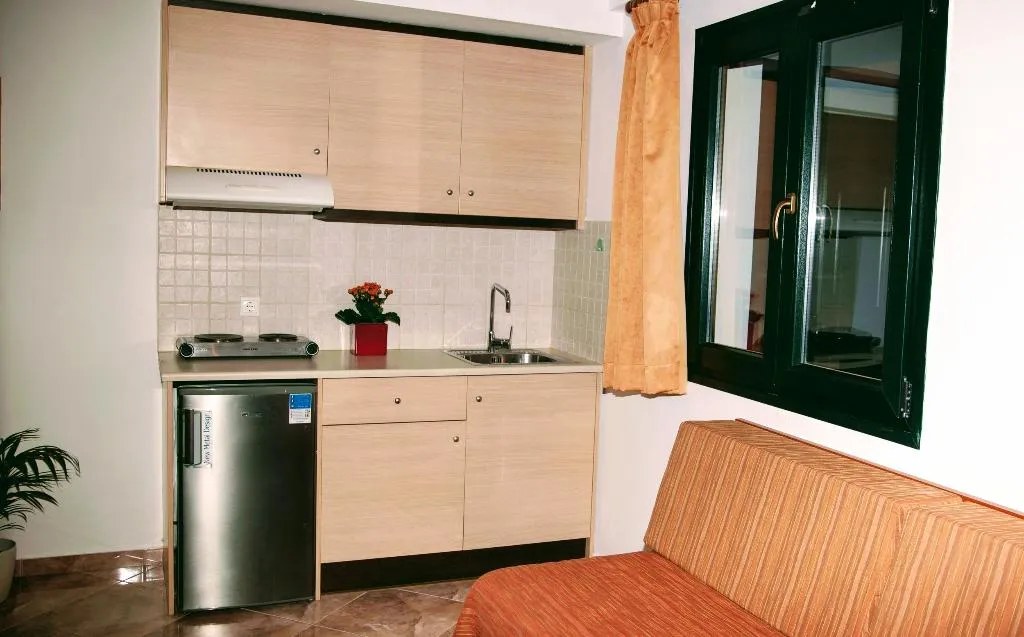 APARTMENT CAPACITY 5 ONE BEDROOM Room, Ippoliti Village, Crete
