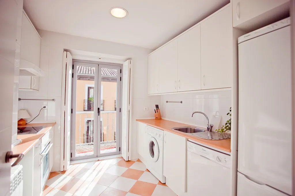 APARTMENT CAPACITY 6 TWO BEDROOMS Room, Apartment in the Centre, Madrid