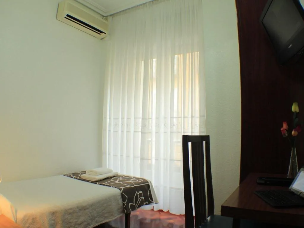Room, Hostal Esmeralda, Madrid