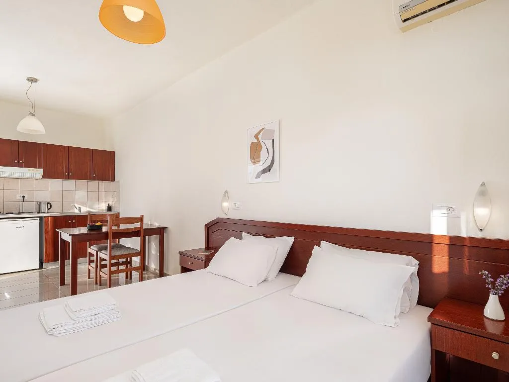 STUDIO DELUXE POOL VIEW Room, Artemis Apartments, Crete