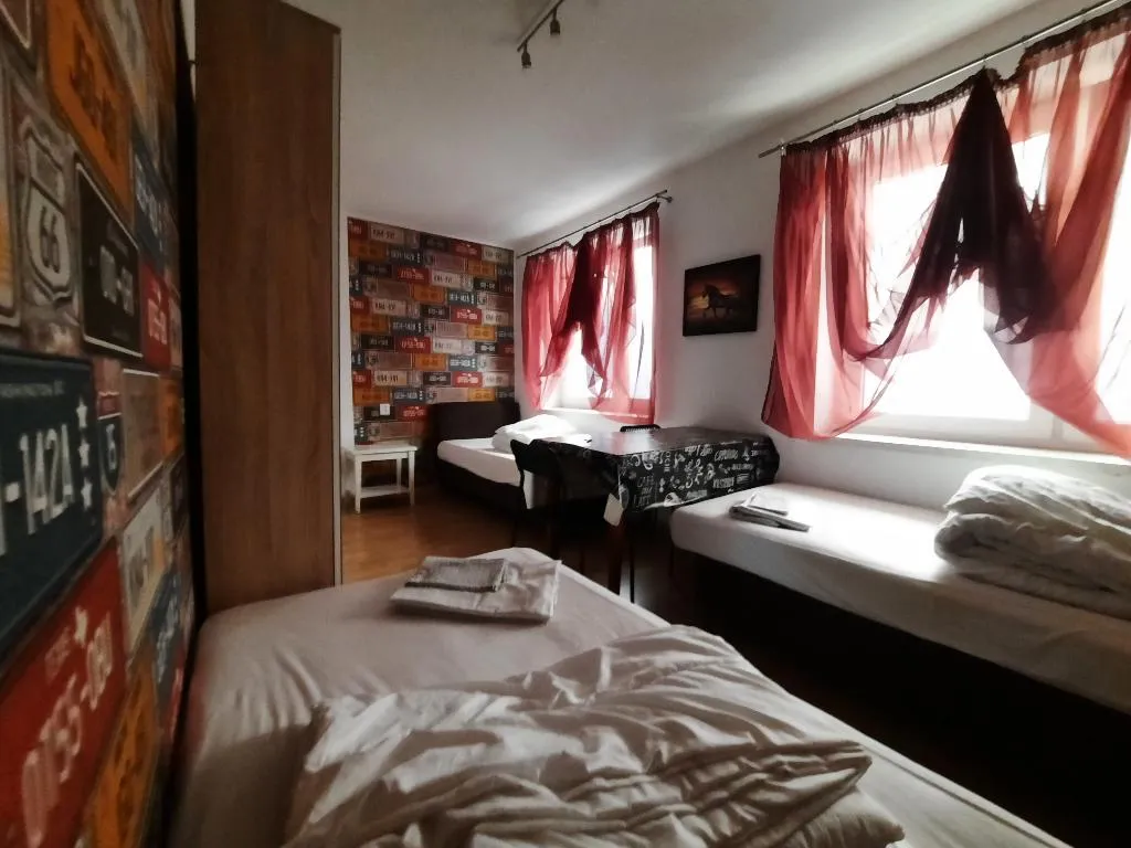 TRIPLE WITH SHARED BATHROOM Room, Lorf Hostel&Coffee, Krakow