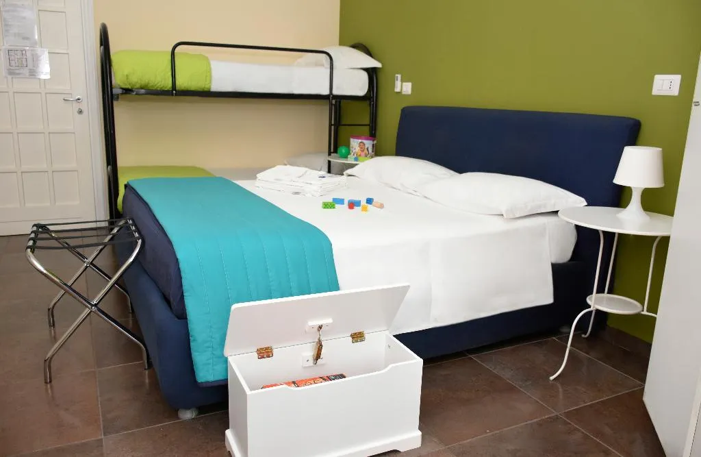 QUADRUPLE CLASSIC Room, Ascot Hotel, Naples