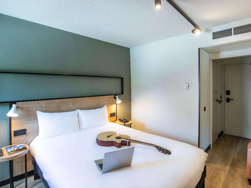 DOUBLE SUPERIOR WITH DOUBLE BED Room, Ibis Guimaraes, Porto