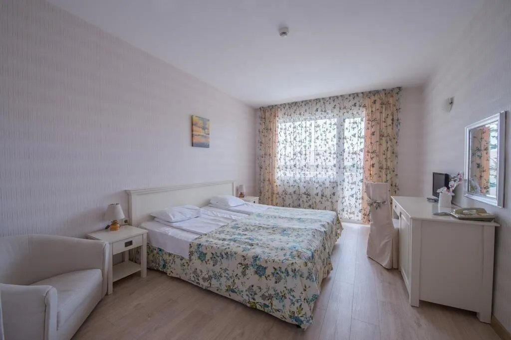 Room, Alekta, Varna