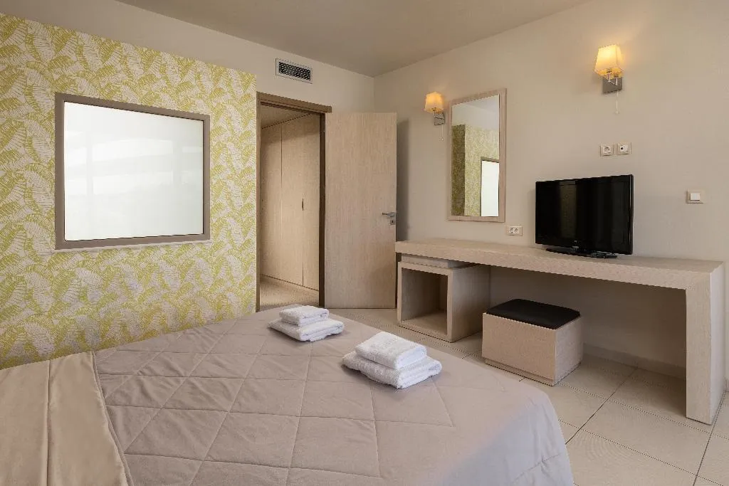 SUITE WITH PRIVATE POOL Room, Virginia Family Resort, Rhodes