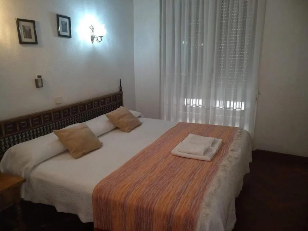 Room, Hostal Esmeralda, Madrid