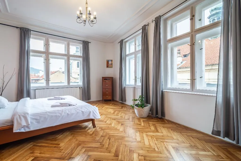 APARTMENT WITH BALCONY WITH VIEWS Room, Royal Road Residence, Prague