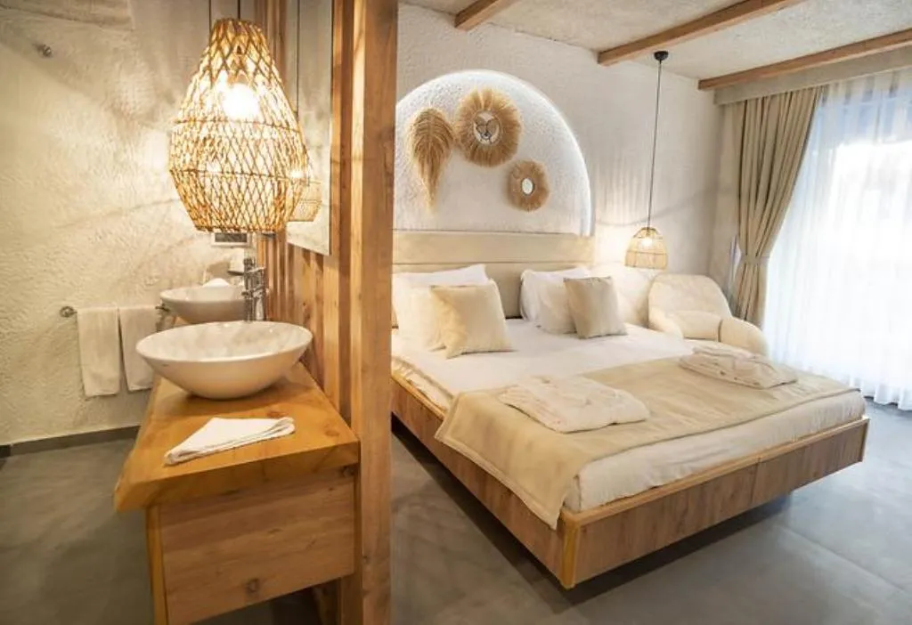 DOUBLE LAKE VIEW Room, Flora Garden Beach Side, Antalya