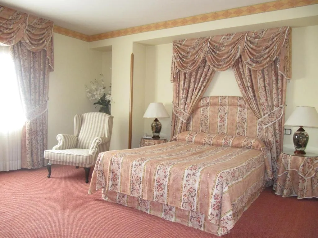 JUNIOR SUITE STANDARD Room, Sercotel Cuatro Postes, Madrid