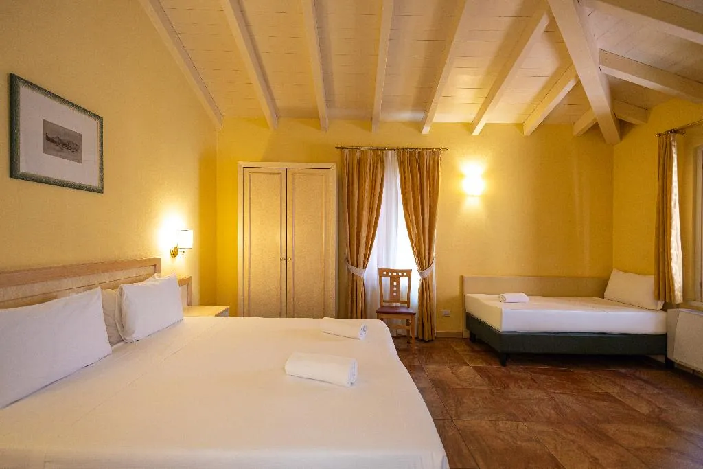 QUADRUPLE CLASSIC Room, LVG Hotel Collection - Belvedere San Gottardo, Milan