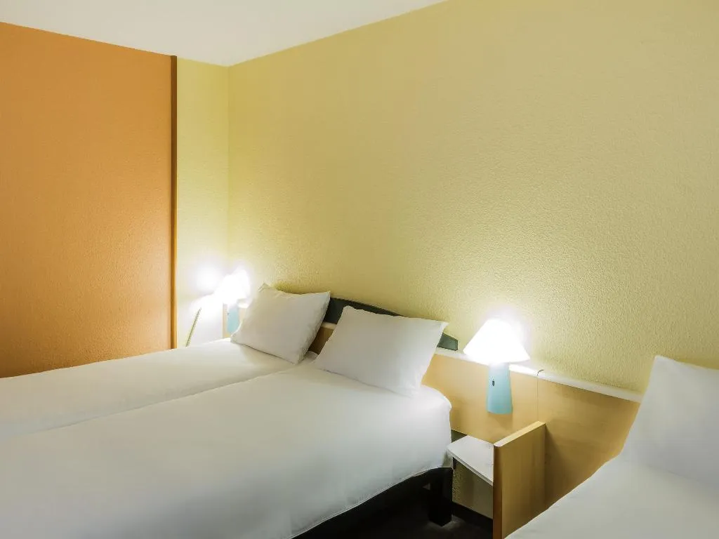 TRIPLE NON SMOKING Room, ibis Porto Sao Joao, Porto