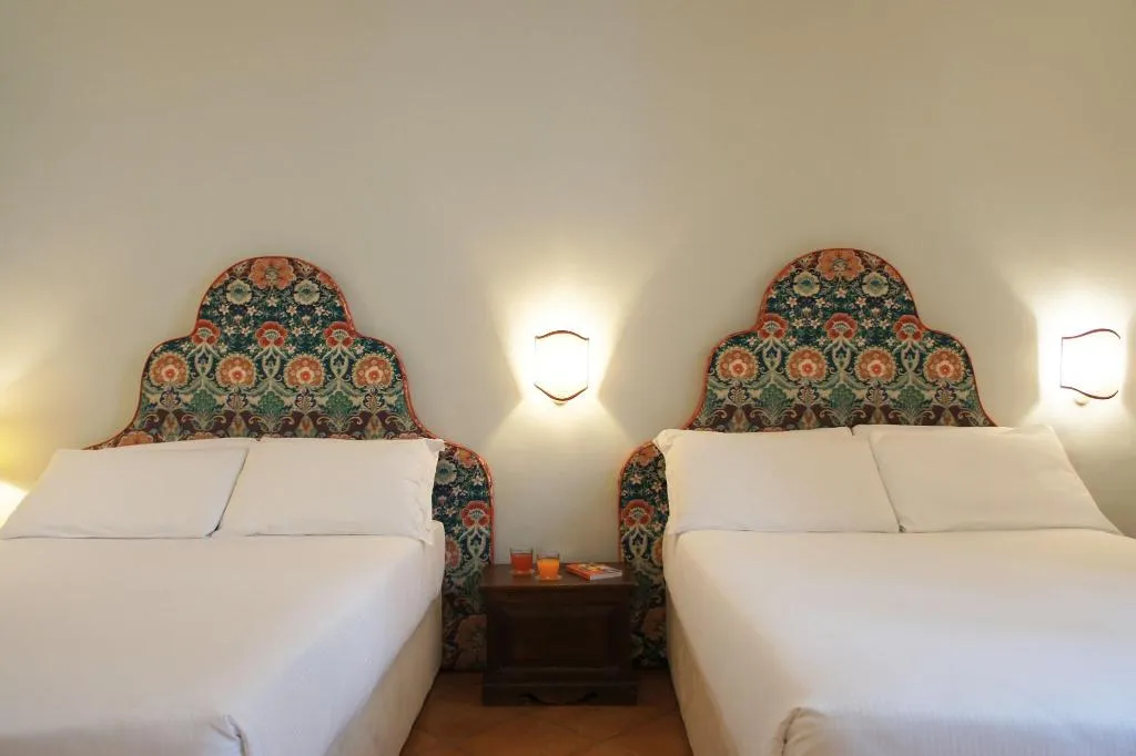 QUADRUPLE TWO DOUBLE BEDS Room, Galileo, Florence