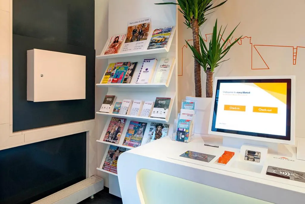 Lobby, easyHotel Amsterdam Arena Boulevard, Amsterdam
