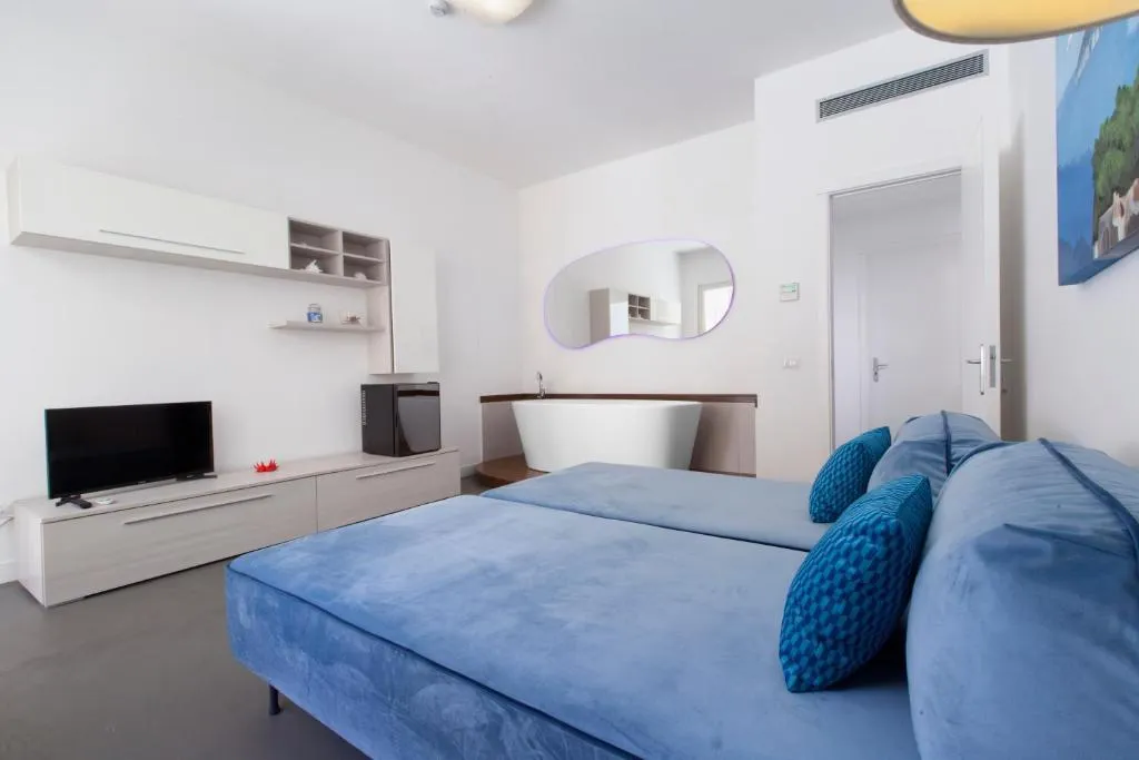 DOUBLE WITH JACUZZI Room, Tasso Suites, Naples