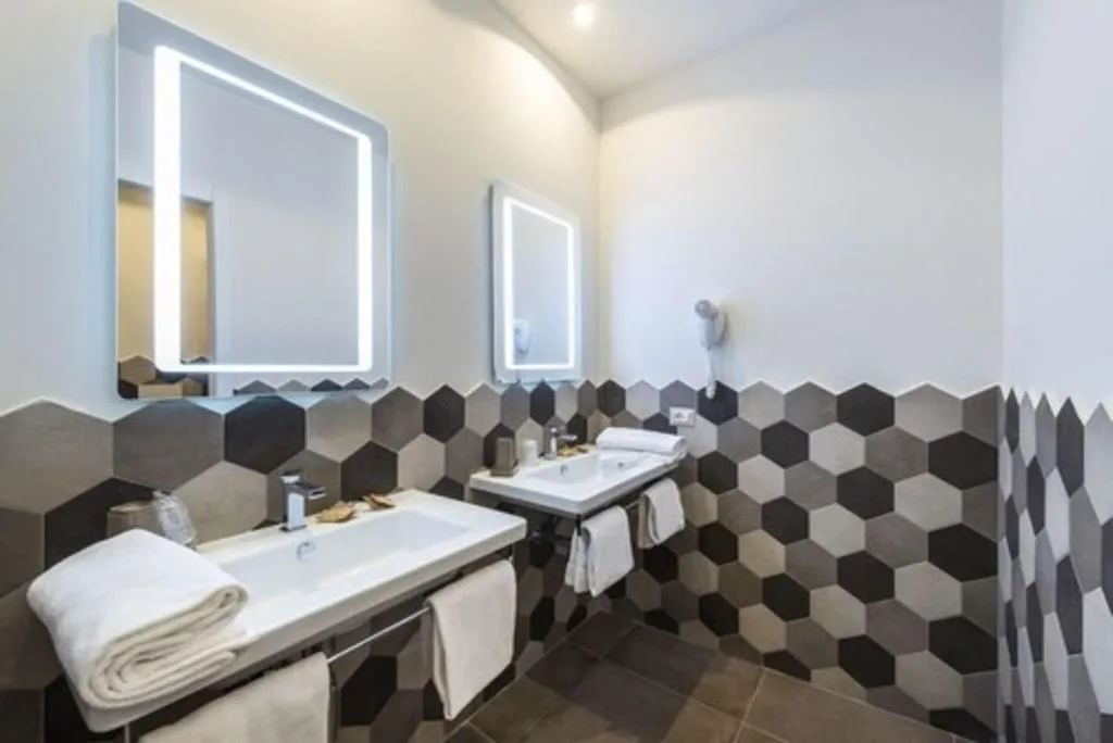 Room, California, Rome