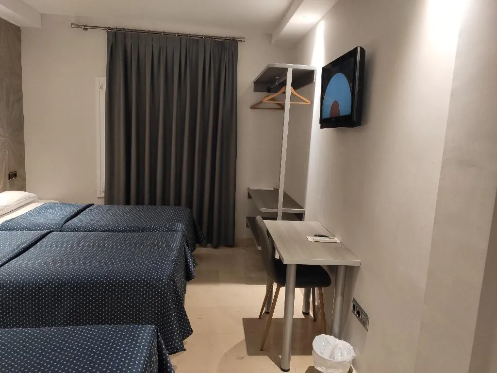 Room, Ciudad de Navalcarnero, Madrid