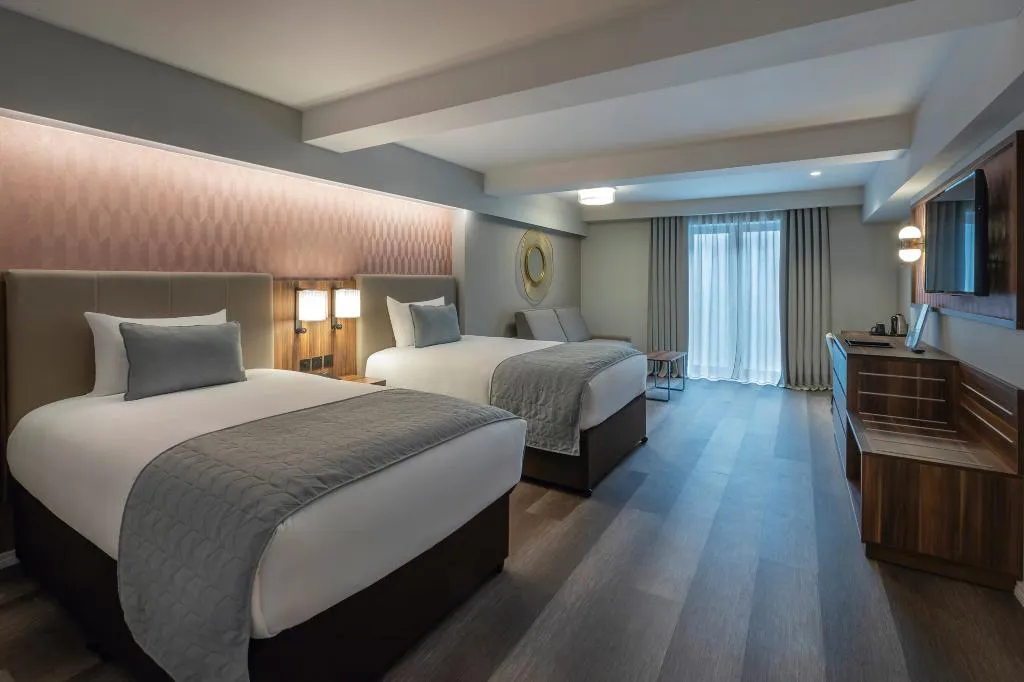 FAMILY ROOM DELUXE Room, Hotel Riu Plaza The Gresham Dublin, Dublin