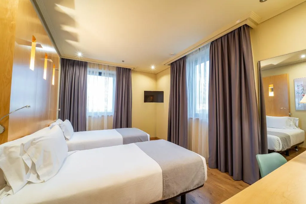 FAMILY ROOM CAPACITY 4 Room, Abba Madrid, Madrid