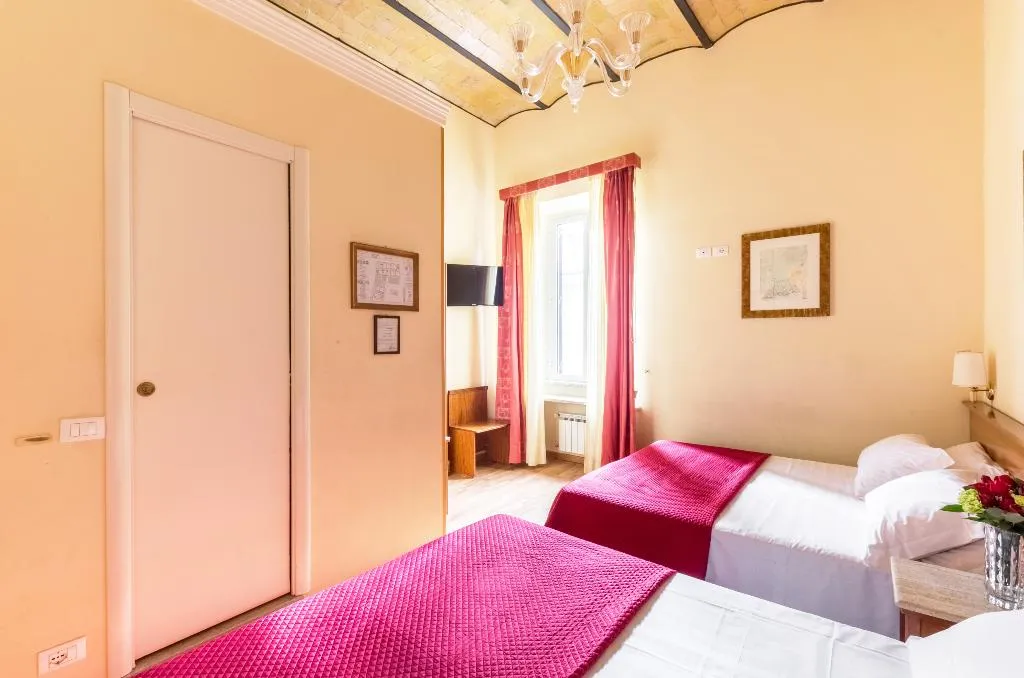 QUADRUPLE STANDARD Room, Tempio di Pallade, Rome
