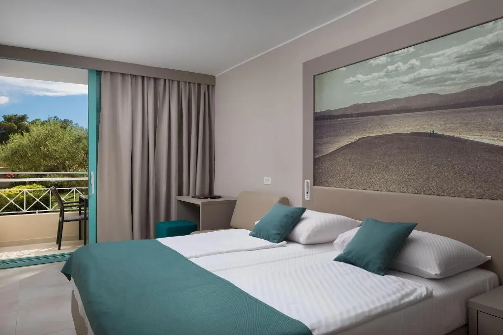 Room, Bretanide, Split