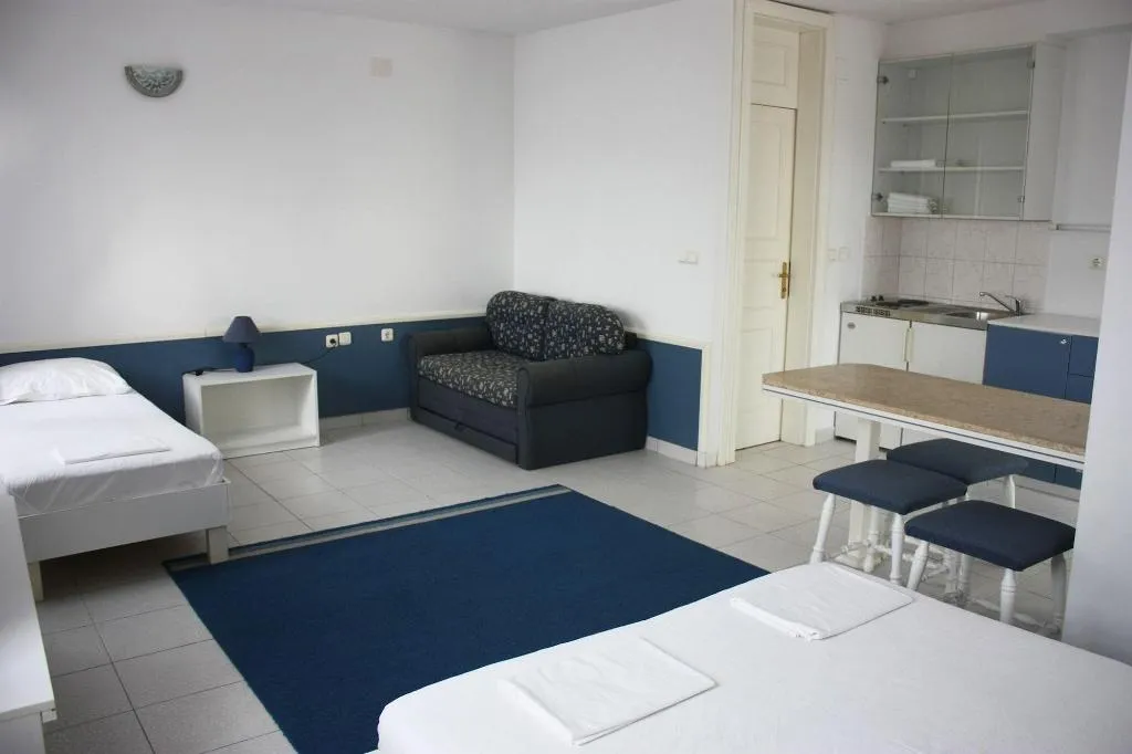 Room, Ivan, Split