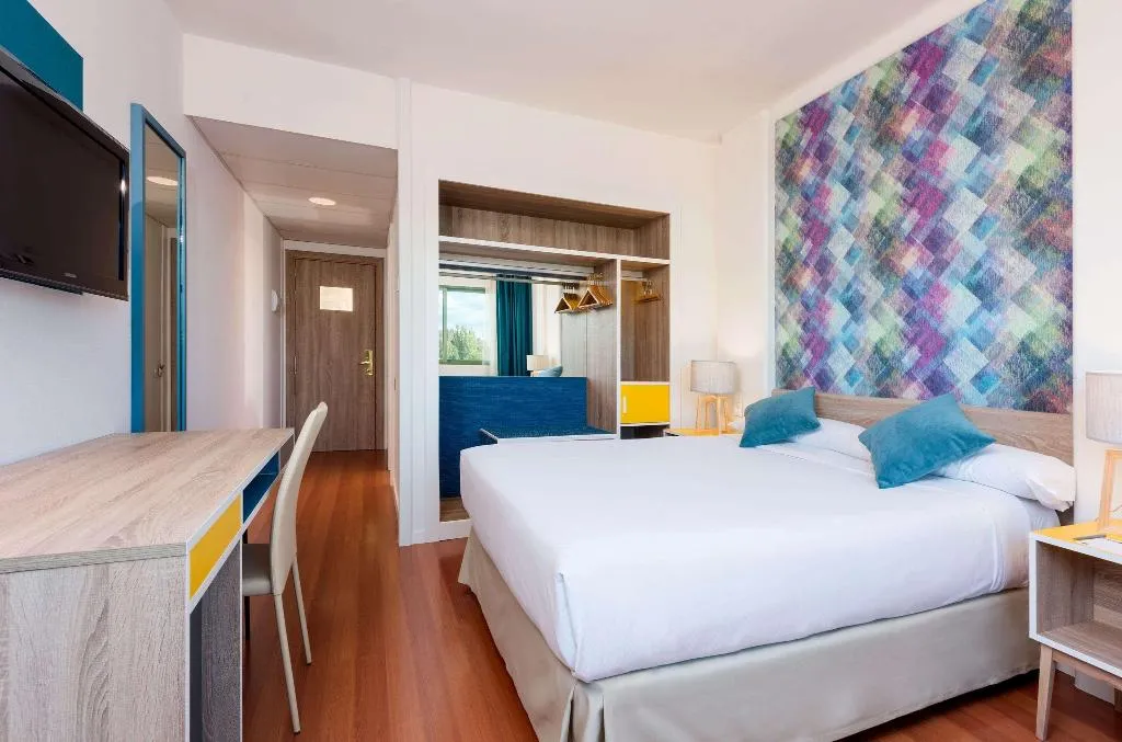 DOUBLE KING SIZE BED Room, Guadalajara Conference Center Affiliated By Melia, Madrid