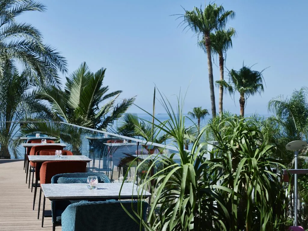 Bar, Amathus Beach Hotel Limassol, Cyprus