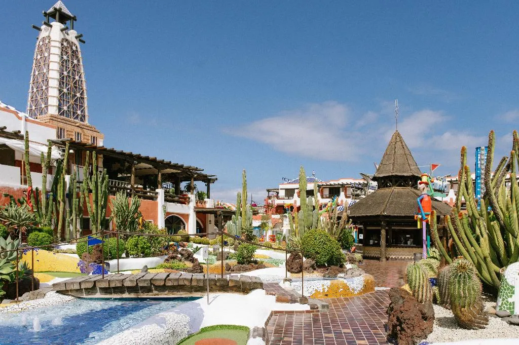 Sports and Entertainment, Parque Santiago III, Tenerife