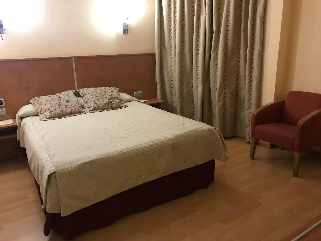 TRIPLE STANDARD Room, Alfonso VIII, Madrid