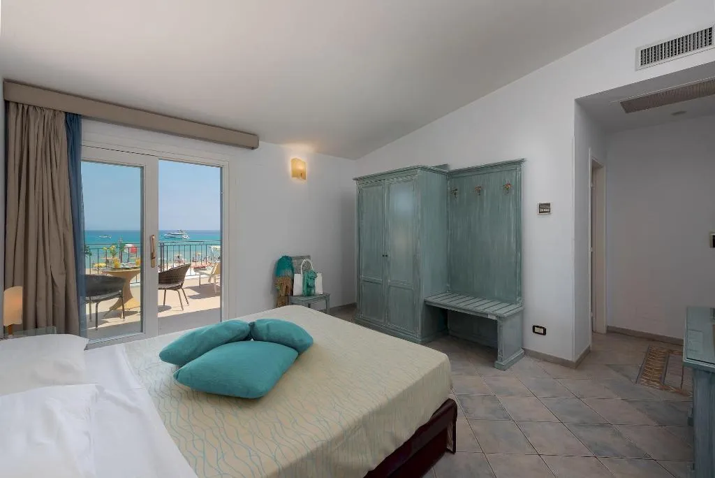 Room, Riviera, Palermo