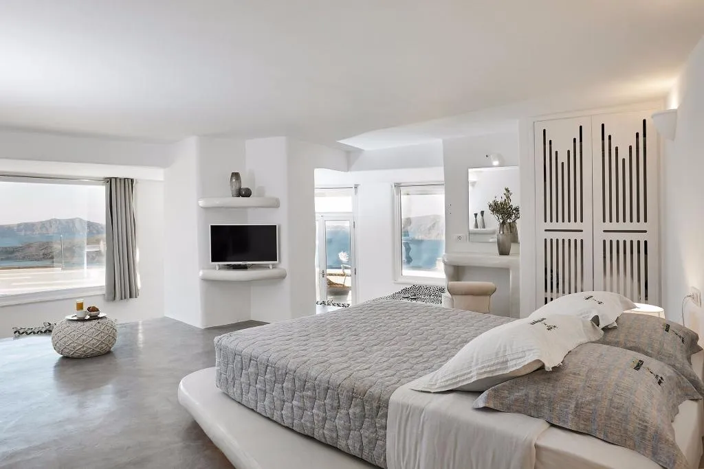 SUITE WITH JACUZZI Room, Suites of the Gods Cave Spa, Santorini