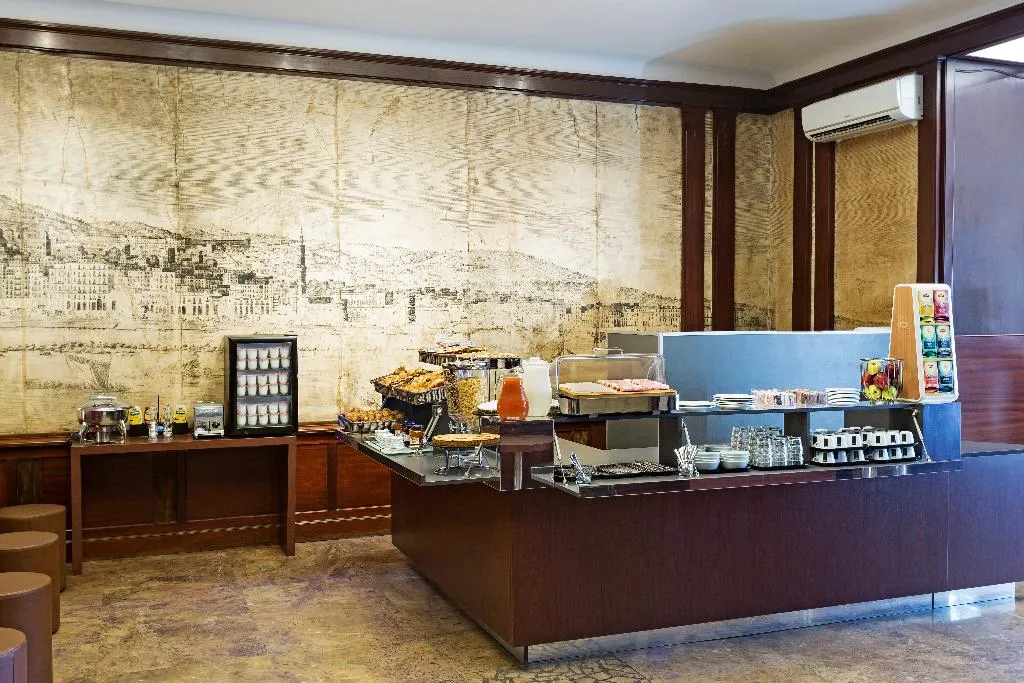 Restaurant, B&b Hotel Napoli, Naples