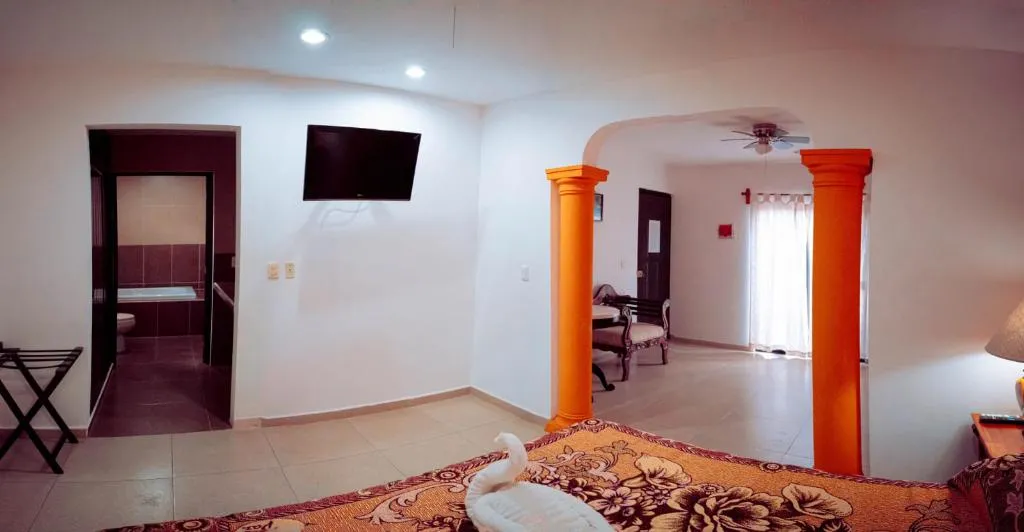 SUITE KING SIZE BED Room, Hotel Rosalia, Cancun Area