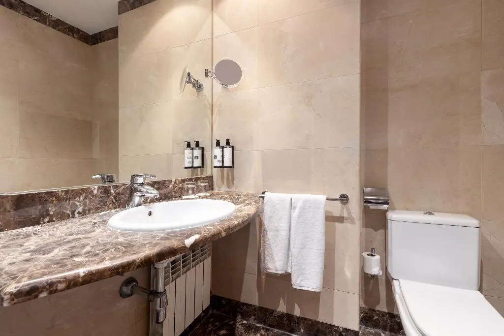 TRIPLE STANDARD Room, Crisol Leganés, Madrid